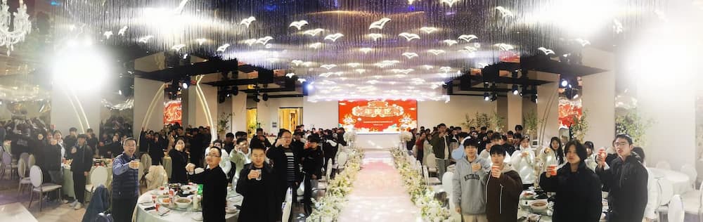 AI改图-年夜饭合影-1000x316.jpeg AI改图-年夜饭合影-1000x316.jpeg